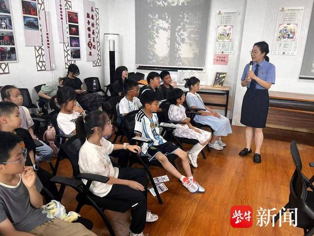 模拟法庭沉浸式普法，法治护航快乐暑假