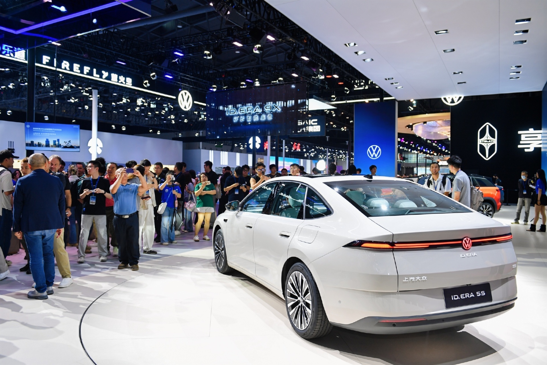 直击2026成都车展丨多家车企高管激辩“速成车”：研发可加速，验证不能省，时间无法被AI模拟替代